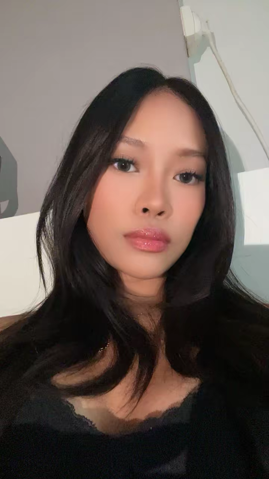 for everyone asking where my lenses are from 👀